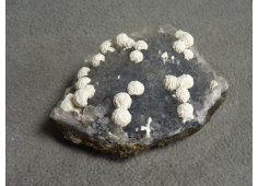 Chalcedoonkristal met Mordeniet ruw