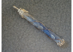 Kyaniet met zilver
